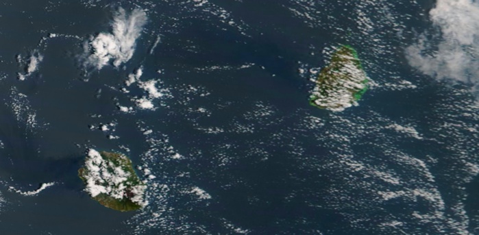 Les Iles Soeurs vues par le satellite Terra à 11h ce matin.