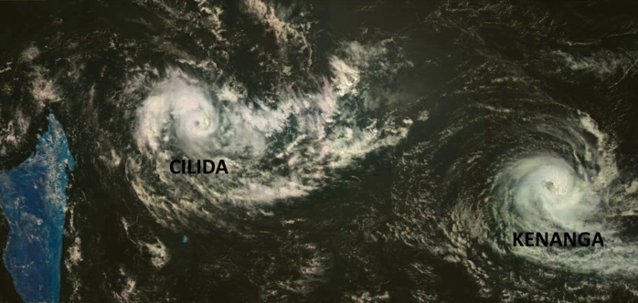 Cliquez sur l'image.CILIDA s'intensifie et KENANGA s'affaiblit. Satellite russe, Gom-2 à midi.