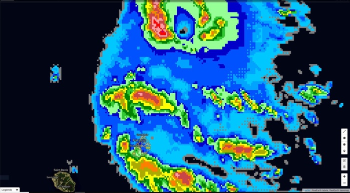 13h30. Bande active à une centaine de kilomètres de Cap Malheureux(pointe nord de Maurice). 13h30. Bande active à une centaine de kilomètres de Cap Malheureux(pointe nord de Maurice).
