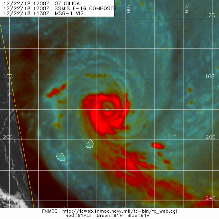Cycle de l'oeil: le mur de l'oeil interne en cours de dissipation. L'oeil s'élargit. Cycle de l'oeil: le mur de l'oeil interne en cours de dissipation. L'oeil s'élargit.