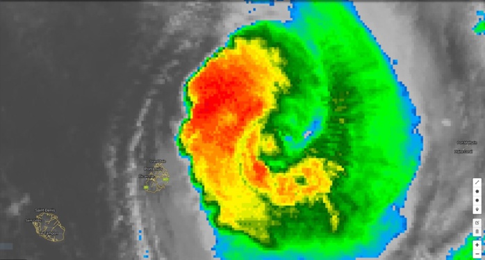 Les pluies cycloniques(et les rafales) sont à 50km de Maurice.