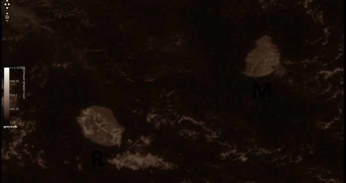 Cliquez sur l'image.Satellite indien Insat3D à 09h. Les nuages commençaient à se développer mais les sommets sont encore bien dégagés.