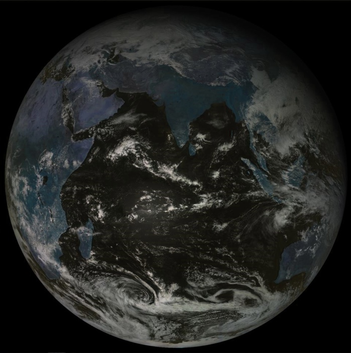 11h. Satellite russe sur l'océan indien. Calme en ce moment au niveau de l'activité cyclonique sur notre région.