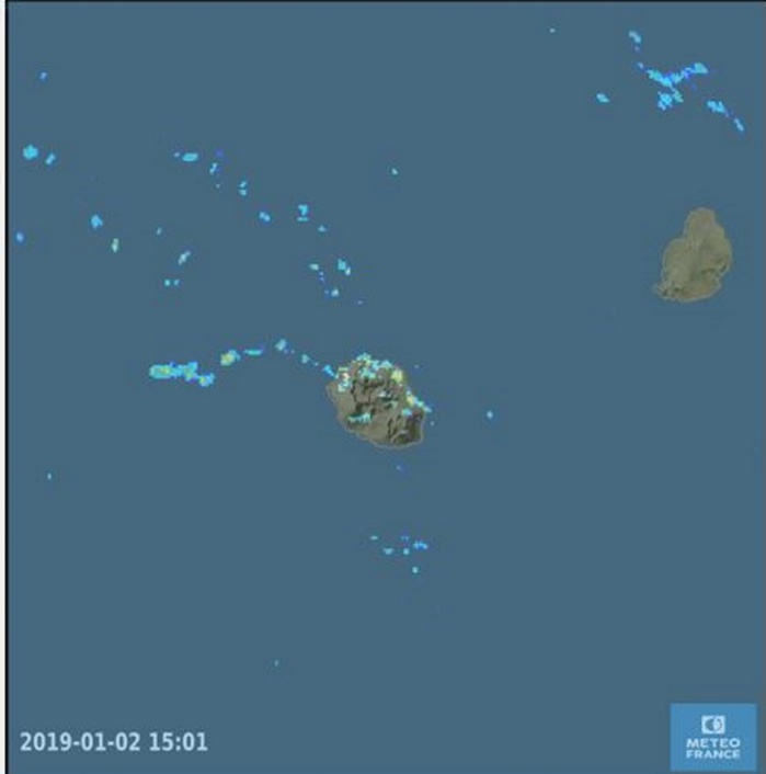 15h01: les radars de Météo France Réunion affichent des échos principalement situés sur le nord et l'est pour le moment.