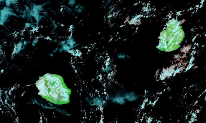 Satellite Terra à 10h05. Développements moins importants des nuages sur l'intérieur par rapport à hier. Mais au final il n'est pas exclu que les averses soient plus nombreuses qu'hier.