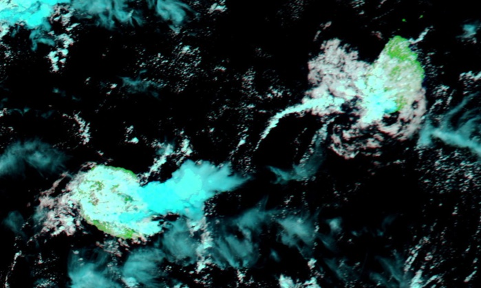 Aqua à 14h30. Beaux développements en bordure des côtes est de la Réunion. Un peu d'activité sur le sud ouest de Maurice.