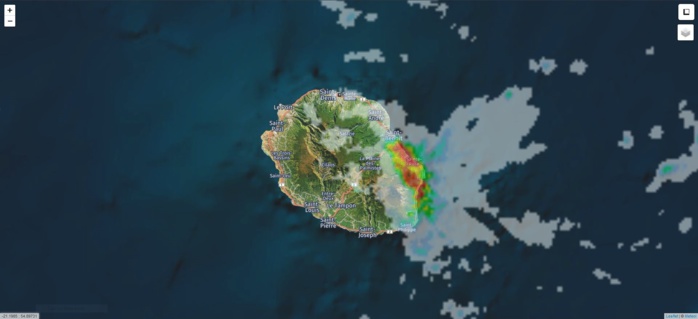 Les fortes pluies orageuses entre Sainte Rose et Saint Benoït à 03h45. Image de Meteoi.re