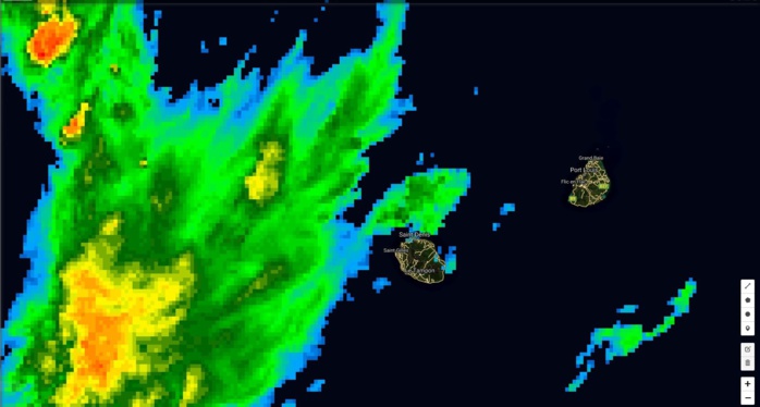 Bandes actives à proximité de la Réunion. 11h.
