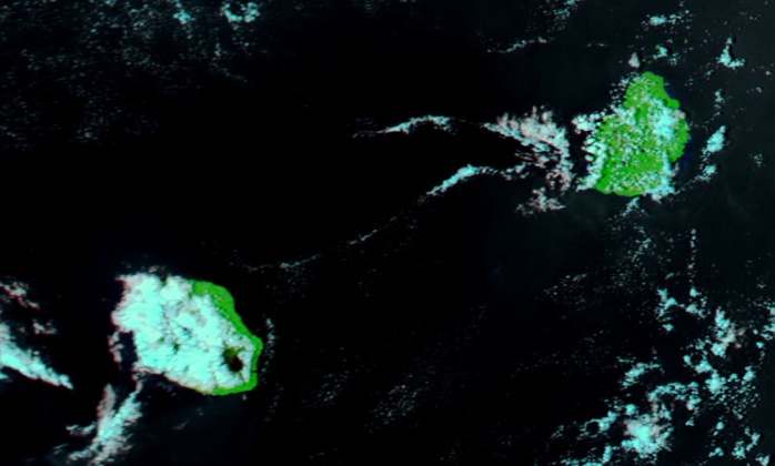 Aqua à 13h45: la couverture nuageuse reste peu active sur la Réunion. Soleil au volcan. Peu de nébulosité sur Maurice.