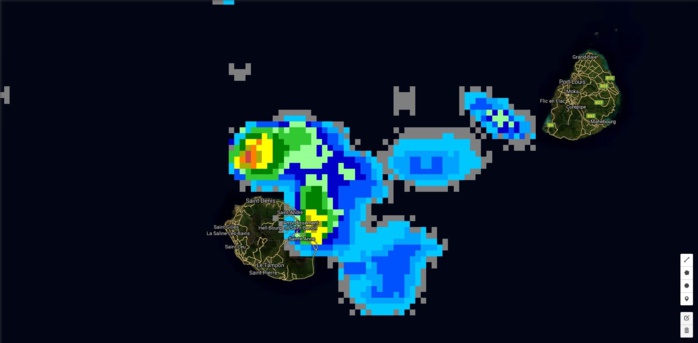 Réunion: le foyer orageux le plus actif est tout proche de Saint André/Saint Benoît. Image satellite à 03h30.