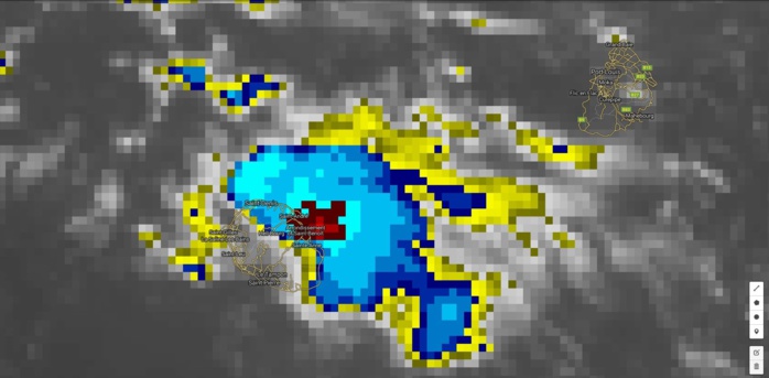 Image satellite à 03h. Le foyer le plus actif(rouge) est bien visible au large de Saint André/Saint Benoît, Réunion.