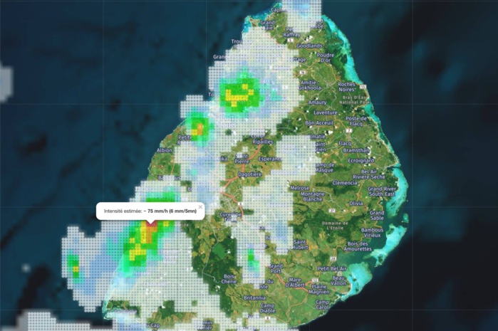 Merci à Loic de Meteoi. Intensité estimée des averses 6mm en 5mn dans la région de Tamarin. https://www.meteoi.re