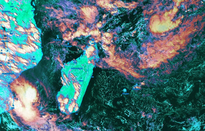 16h: vue de la zone avec notamment de l'activité sur le Canal de MOZ. Kobus. 16h: vue de la zone avec notamment de l'activité sur le Canal de MOZ. Kobus.