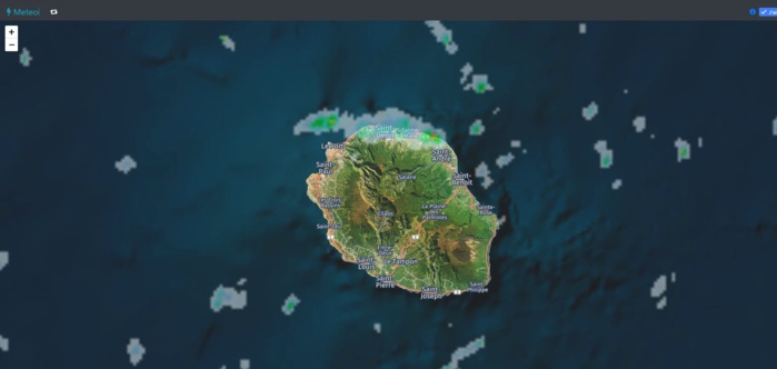 21h55. Radar. Crédit: https://www.meteoi.re