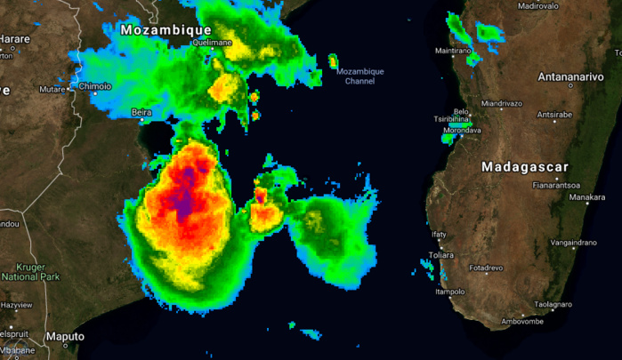 Photo satellite à 04h ce matin. Le système est proche des côtes du Mozambique et pourrait s'intensifier temporairement sur les eaux chaudes du Canal.