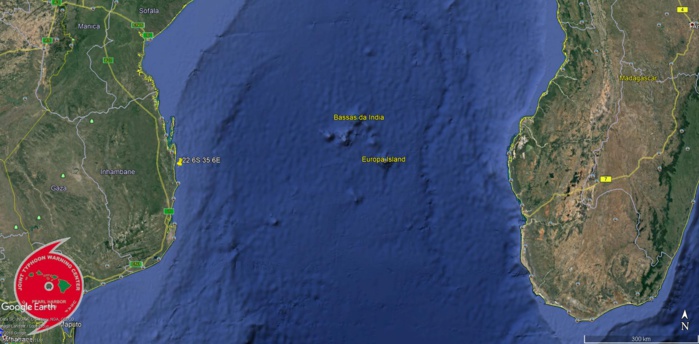 Posiition estimée de la zone suspecte 92S hier soir à 22h. Posiition estimée de la zone suspecte 92S hier soir à 22h.