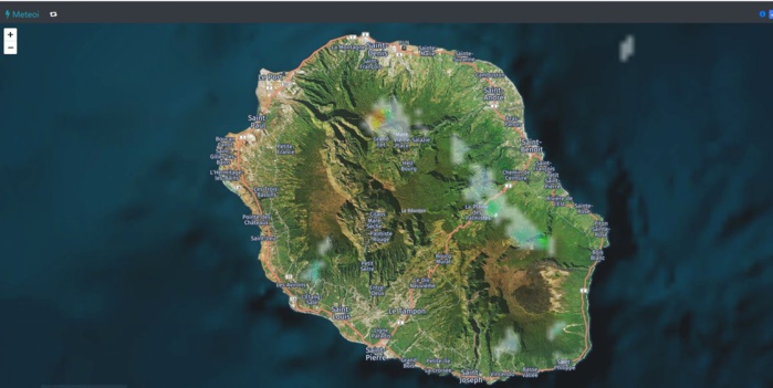 Réunion: image radar à midi. Des averses sont déjà repérées. Crédit: https://www.meteoi.re