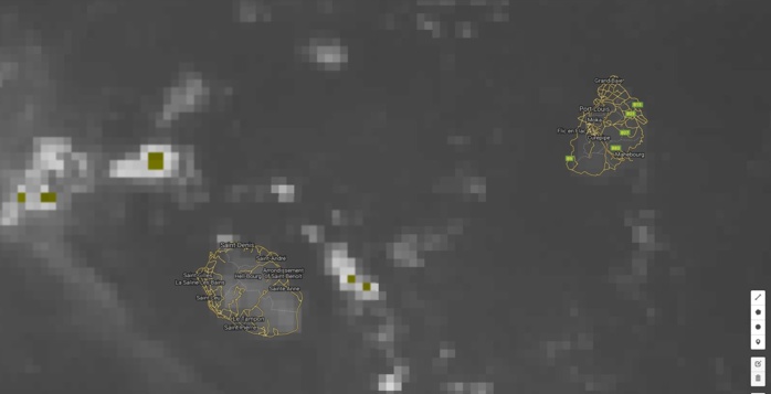 Satellite à 06h: très peu de nuages autour de Maurice. Des averses sont à 25km des côtes de Sainte Rose/Saint Benoît. Mais pour le moment le soleil n'a pas de rival sur la Réunion.
