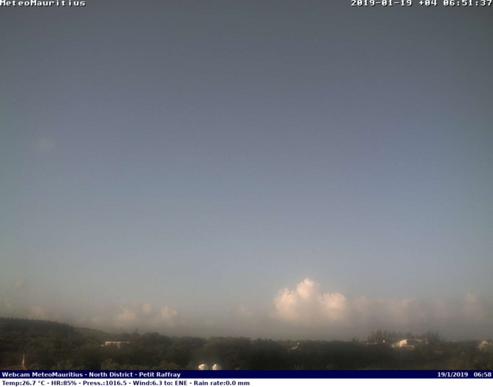 Petit Raffray dans le nord de Maurice. Une invitation pour un bain de mer matinal. Crédit: http://www.meteomauritius.altervista.org Petit Raffray dans le nord de Maurice. Une invitation pour un bain de mer matinal. Crédit: http://www.meteomauritius.altervista.org