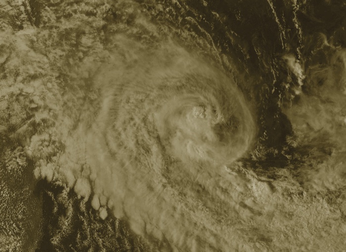 Météosat à 17h: la convection est toujours affectée par le cisaillement.