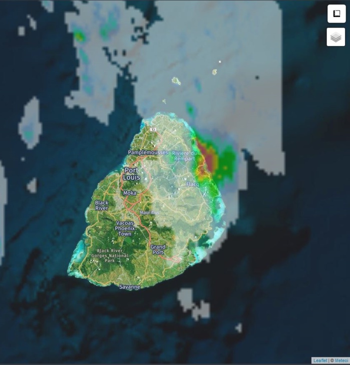 Radar 03h15: des averses de très forte intensité touchent alors la région de Belle Mare/Roches Noires à Maurice. Crédit: https://www.meteoi.re/ Radar 03h15: des averses de très forte intensité touchent alors la région de Belle Mare/Roches Noires à Maurice. Crédit: https://www.meteoi.re/