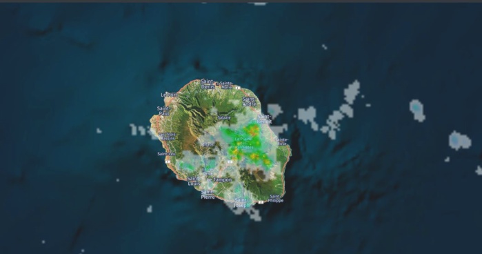 14h25: image radar de Météo France. Crédit https://www.meteoi.re/
