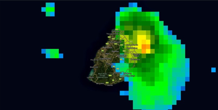 Satellite à 07h. Zone la plus active au large de Poste de Flacq. Satellite à 07h. Zone la plus active au large de Poste de Flacq.