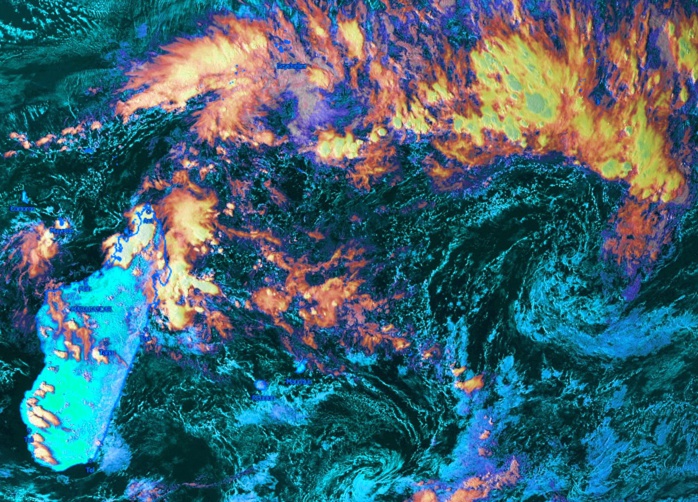 Météosat à 16h: assez peu d'activité sur Mada. La zone de convergence présente deux zones d'activité sous surveillance au nord des Mascareignes. Crédit image: Kobus que j'ai travaillée.