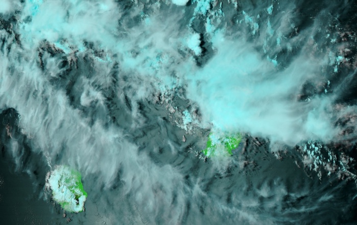Noaa20 à 13h40. Le nord de Maurice sous les averses. Bancs de nuages élevés au nord de la Réunion.