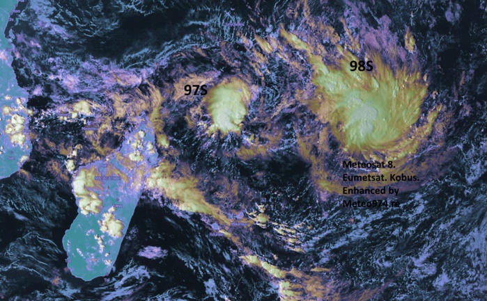 Météosat à 16h. Crédit image: Kobus. Image que j'ai travaillée un peu. Météosat à 16h. Crédit image: Kobus. Image que j'ai travaillée un peu.