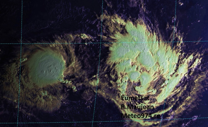 Météosat à 07h ce matin que j'ai "enhanced". 98S sur la droite et 97S sur la gauche se "donnent presque la main".