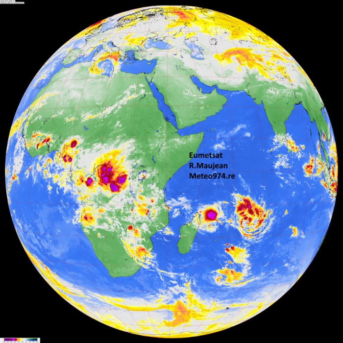 Météosat 07h. Le disque complet. Météosat 07h. Le disque complet.