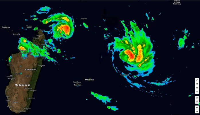 Satellite à 06h ce matin. La courbure cyclonique de FUNANI(12S) s'accentue. Le système se renforce. 13S est un système plus compacte qui devrait s'intensifier nettement ces prochains jours.