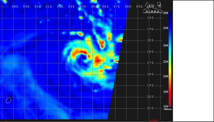Image micro-ondes de 05h28. L'oeil en formation est bien visible. Image micro-ondes de 05h28. L'oeil en formation est bien visible.