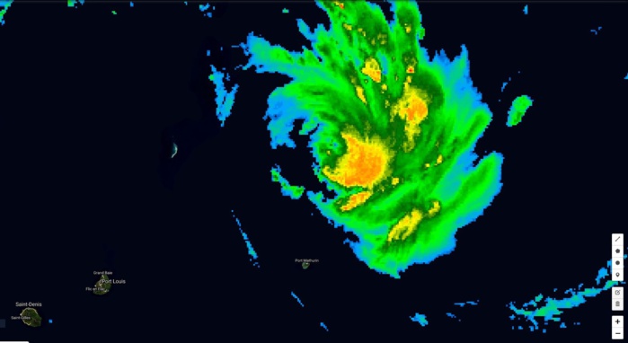 Satellite 8h. Un petit oeil en formatiion commence à apparaitre. Satellite 8h. Un petit oeil en formatiion commence à apparaitre.