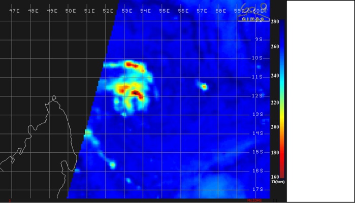 De son côté 13S a un centre très net et son intensié de dépression tropicale à 04heures ce matin est peut-être sous estimée. De son côté 13S a un centre très net et son intensié de dépression tropicale à 04heures ce matin est peut-être sous estimée.