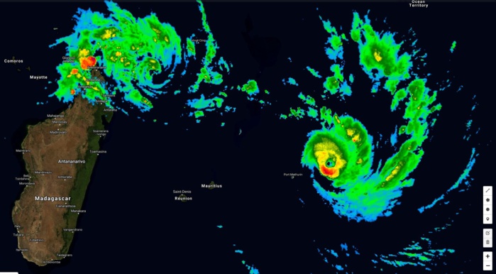 GELENA(13S) et FUNANI(12S) à 08h ce matin. FUNANI passe à 240km de Rodrigues en l'épargnant. GELENA(13S) et FUNANI(12S) à 08h ce matin. FUNANI passe à 240km de Rodrigues en l'épargnant.