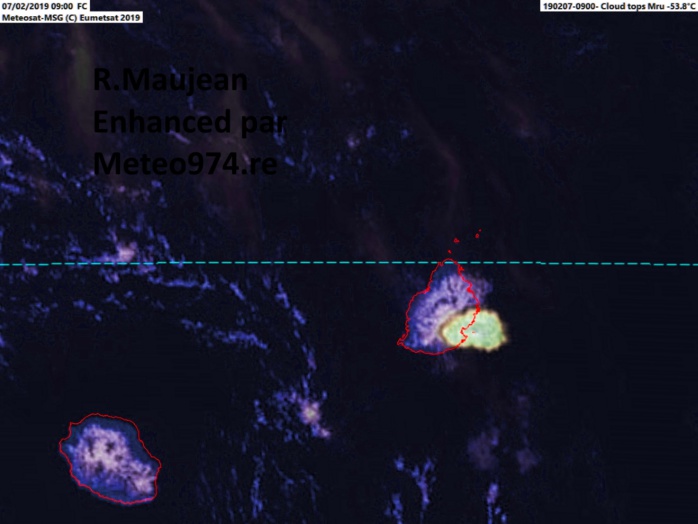 Photo satellite de 13h avec une belle cellule orageuse sur le sud est de Maurice.
