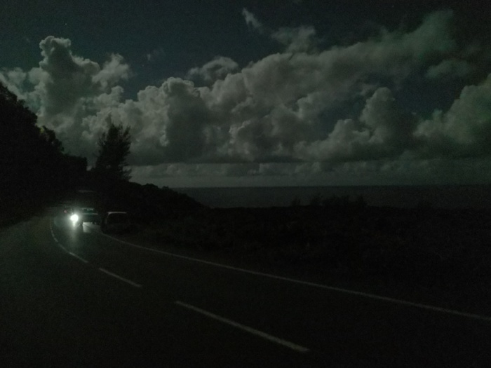 Piton de la fournaise: éruption terminée hier soir à 22h, j'ai vu du monde et la lave au loin, superbe ciel