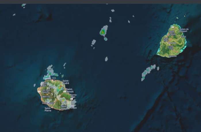 14h13. Radars de Météo France Réunion. Crédit image: https://www.meteoi.re/ 14h13. Radars de Météo France Réunion. Crédit image: https://www.meteoi.re/
