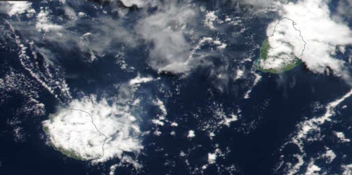 Le satellite NPP a bien mis en évidence les développements nuageux d'hier après midi sur les Iles Soeurs. Une fois encore(comme souvent cette saison) les nuages ont été plus actifs sur Maurice, on voit ici de beaux développements sur le quart nord est de Maurice. Image 14h30.