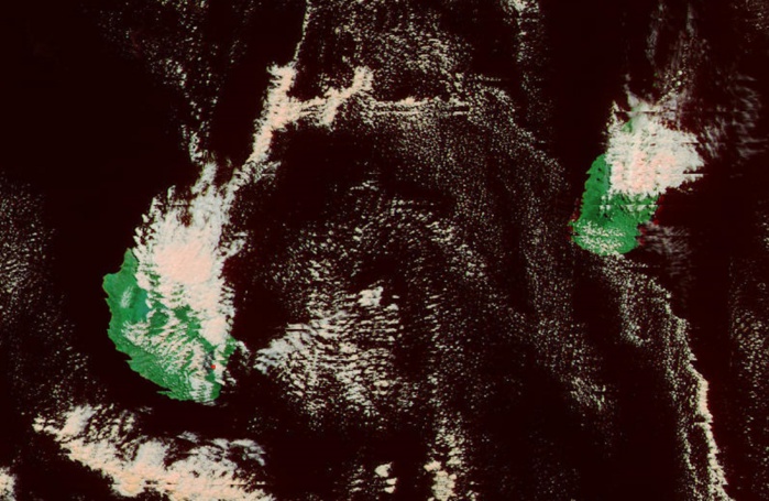 Petit point rouge au niveau du Piton de la Fournaise. Satellite NPP à 14h18. Petit point rouge au niveau du Piton de la Fournaise. Satellite NPP à 14h18.