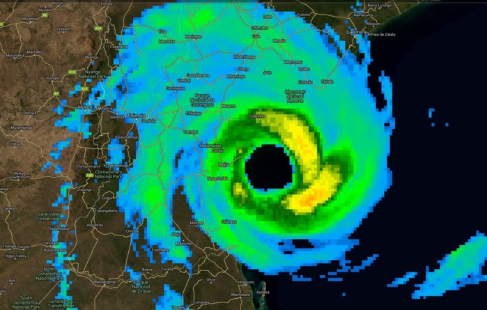 Image satellite de 22heures/Mascareignes qui redevient plutôt impressionnante.