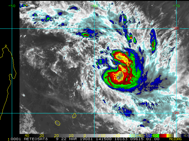 18h15/Mascareignes. La convection s'intensifie dans la partie centrale du météore(en jaune et gris=nuages très actifs aux sommets très froids). La courbure cyclonique s'intensifie également matérialisant une période d'intensification en cours.