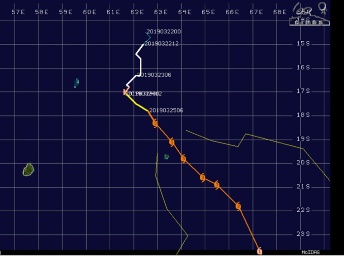 Prévision n15 sortie à l'instant. On envisage le passage de l'oeil du cyclone intense à 45km des côtes est de Rodrigues demain matin. Prévision n15 sortie à l'instant. On envisage le passage de l'oeil du cyclone intense à 45km des côtes est de Rodrigues demain matin.