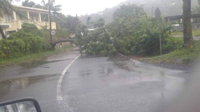 15h: Cyclone intense Joaninha à Rodrigues: photos de cet après midi à Rodrigues