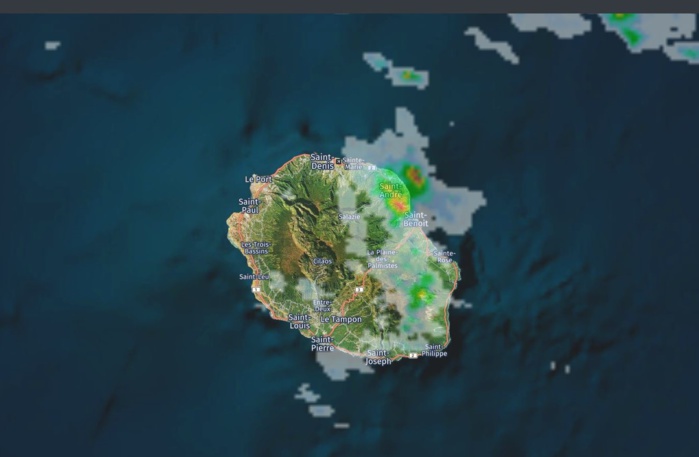 13h14: radar de Météo France. Crédit image https://www.meteoi.re/