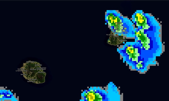 07h: des nuages potentiellement actifs sont encore dans le voisinage immédiat de Maurice.