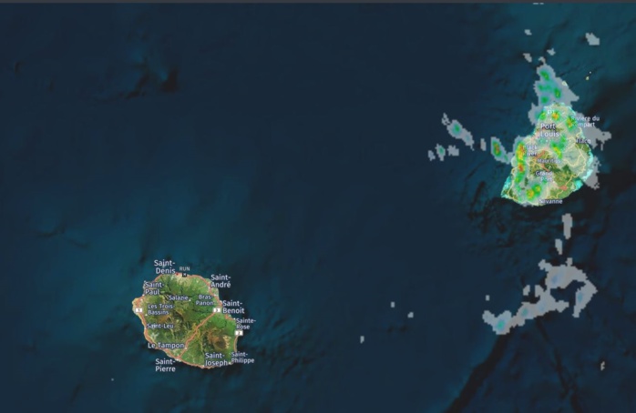 13h54. Radars Météo France. Nombreuses averses en ce moment sur Maurice. Crédit image https://www.meteoi.re