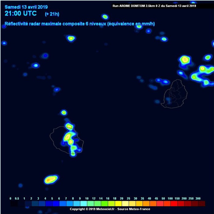 Simulation du modèle AROME/Météo France en miileu de nuit de Samedi à Dimanche.